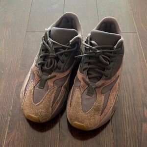 yeezy wave runner 700